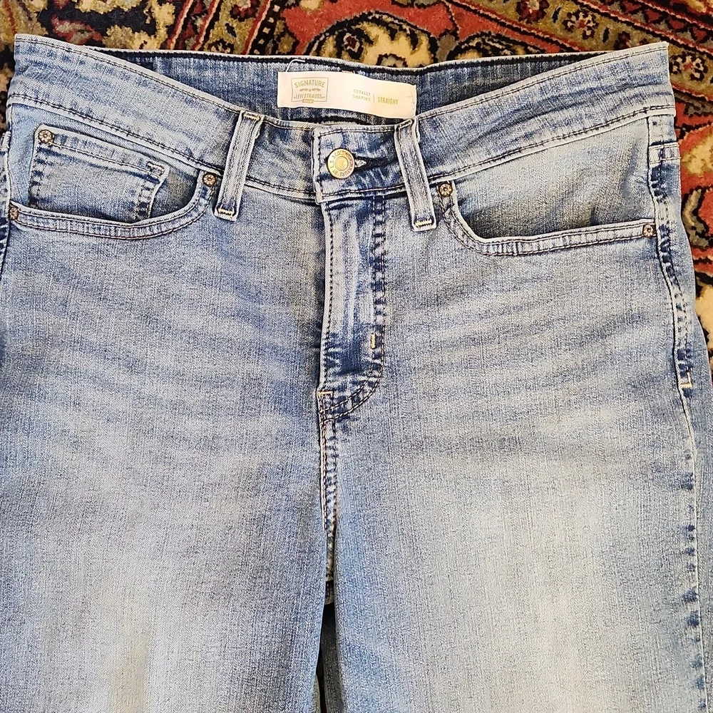 Levi's Lightweight Light Wash Totally Shaping Straight Jeans 28x32 - Picture 2 of 10